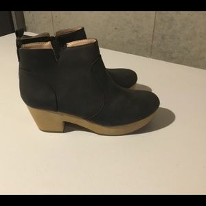 Black Old Navy ankle boots
